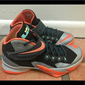 Lebron Nike Zoom Soldier VIII size 10